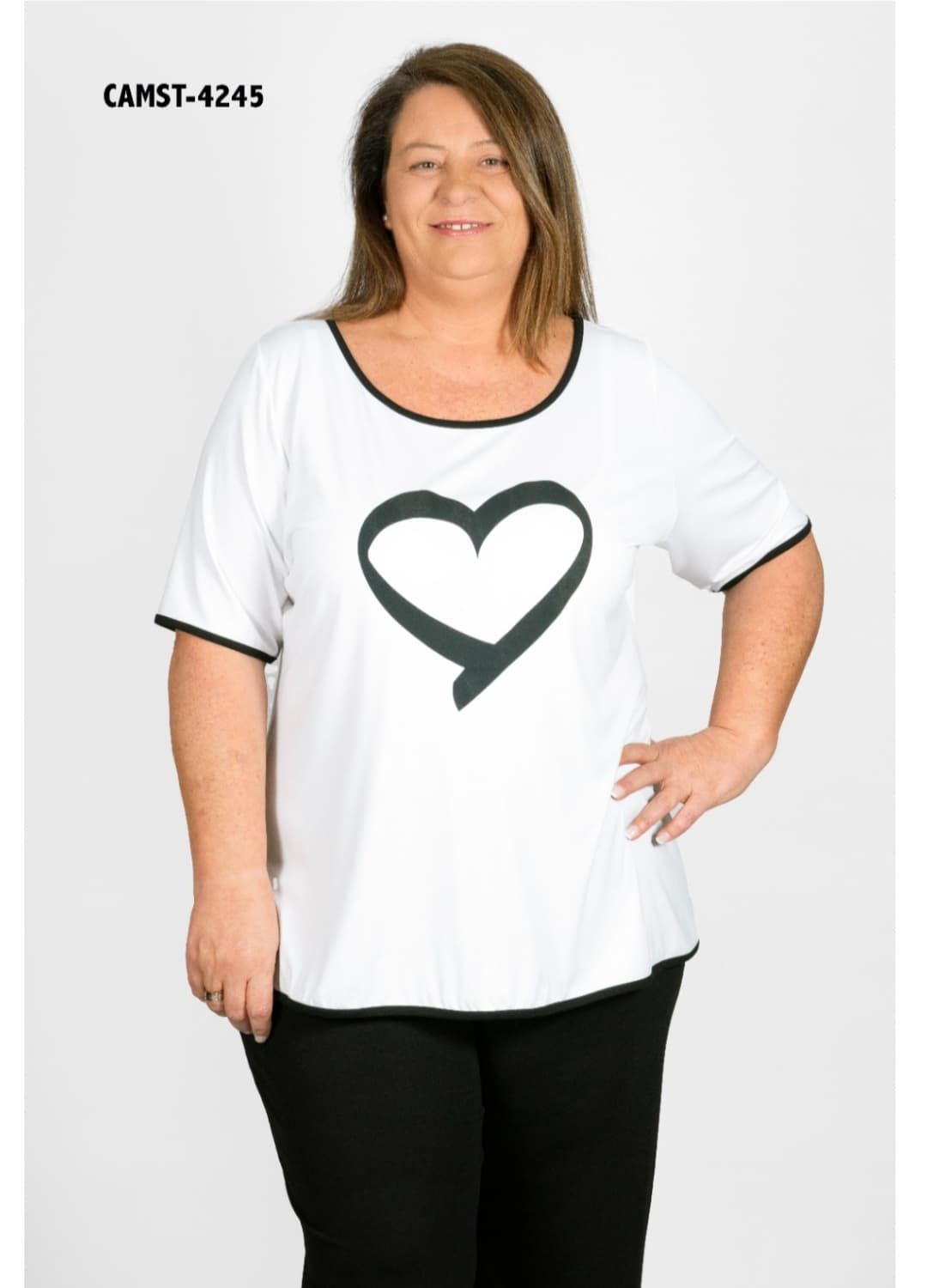 Camiseta corazón blanco moda curvy - Imagen 1