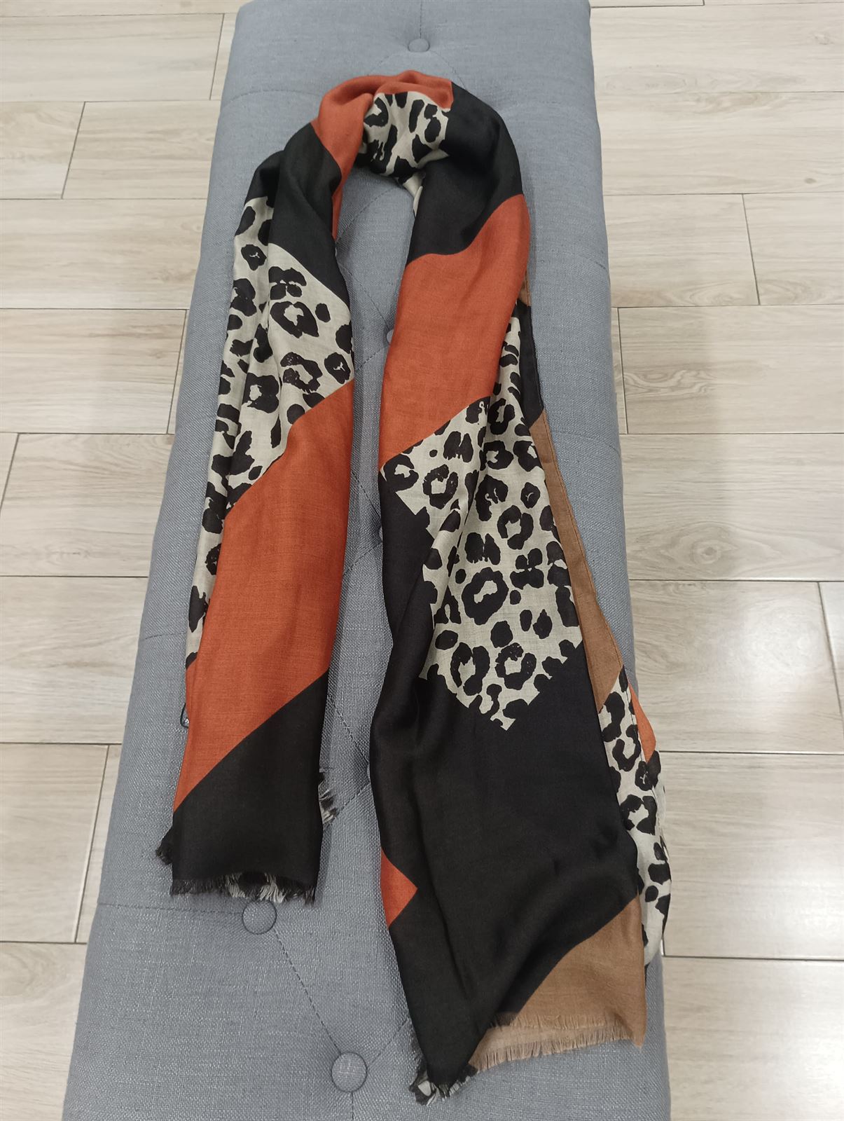 Foulard animal print raya naranja - Imagen 3